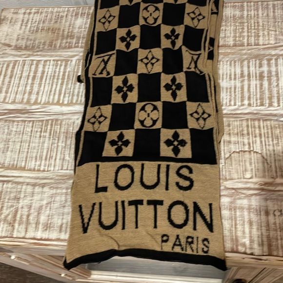 Louis Vuitton winter scarf - Picture 2 of 3
